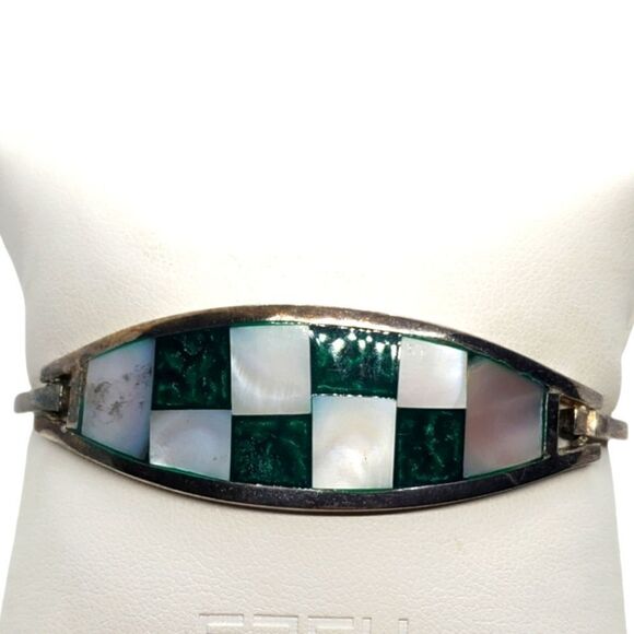 Alpaca Mexico Silver, Green, & Mother of Pearl Checkered Bracelet - Picture 1 of 6